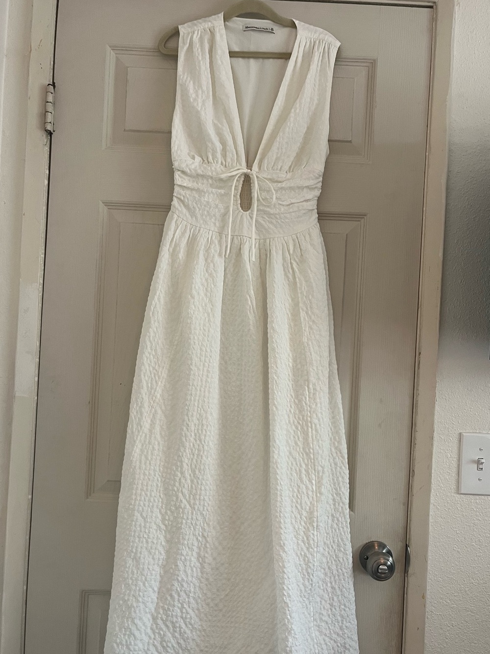 Abercrombie & Fitch White Textured Plunge Tie Front Maxi Dress XS